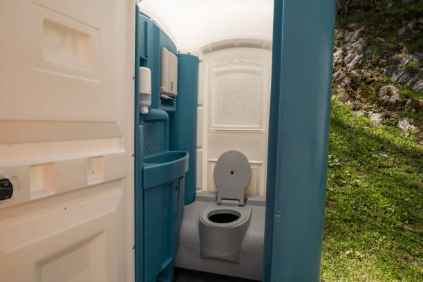 Best VIP or Luxury Restroom Trailers  in Franklin, VA